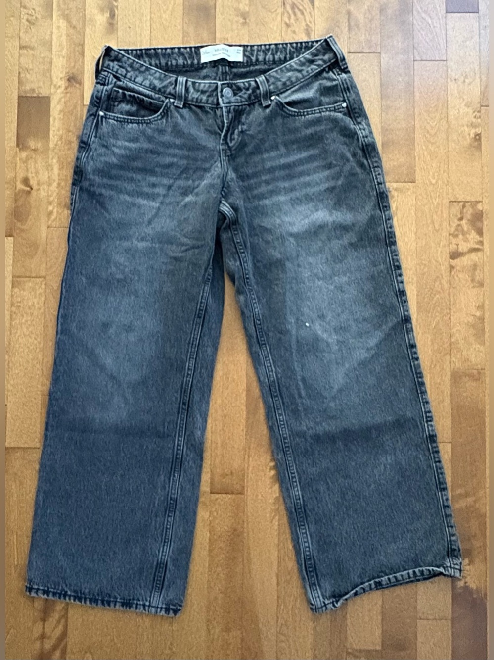 Hollister Ultra Low-Rise Baggy Black Acid Wash Jeans - Size 6S / W28 Short